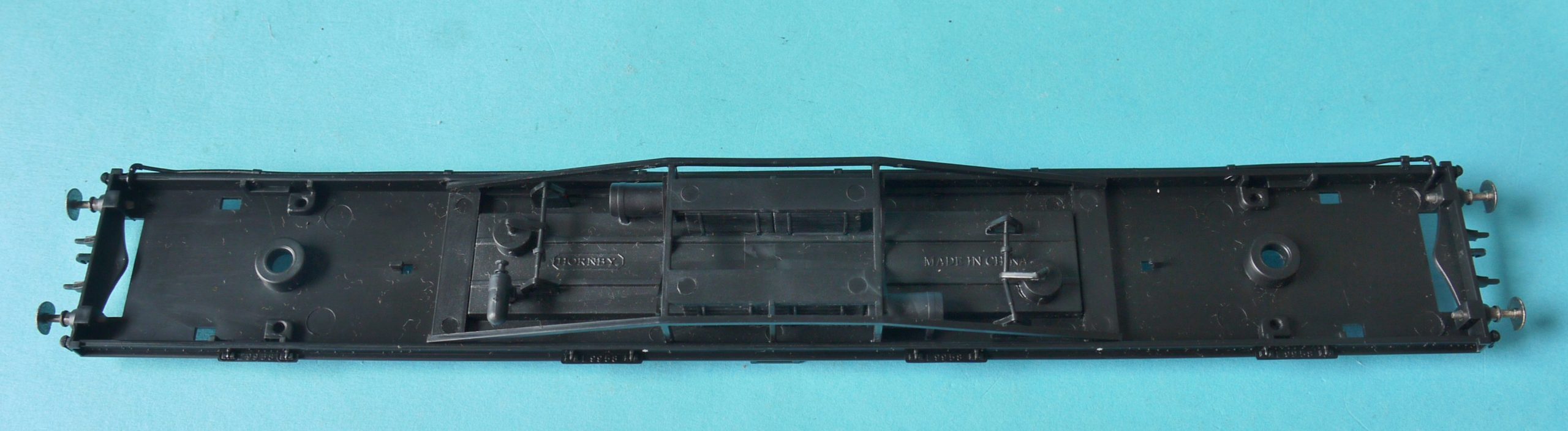 X9307 Hornby Underframe for Gresley BR 61ft Corridor 1st Class Coach *DAMAGED* - Image 4