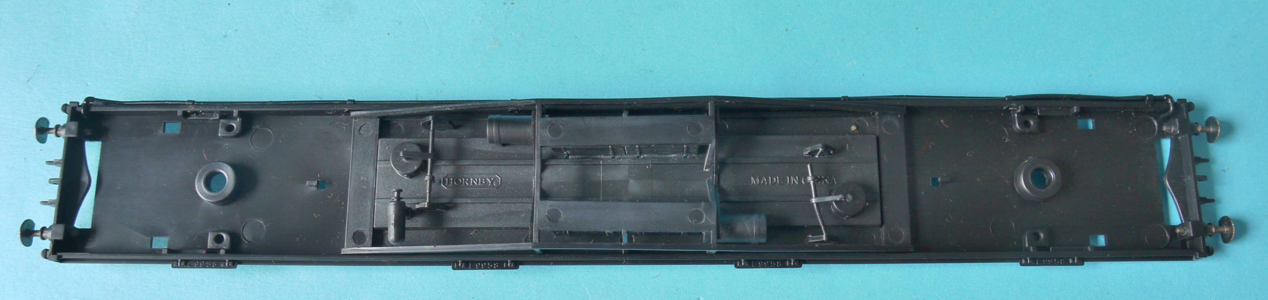 X9307 Hornby Underframe for Gresley BR 61ft Corridor 1st Class Coach *DAMAGED* - Image 6