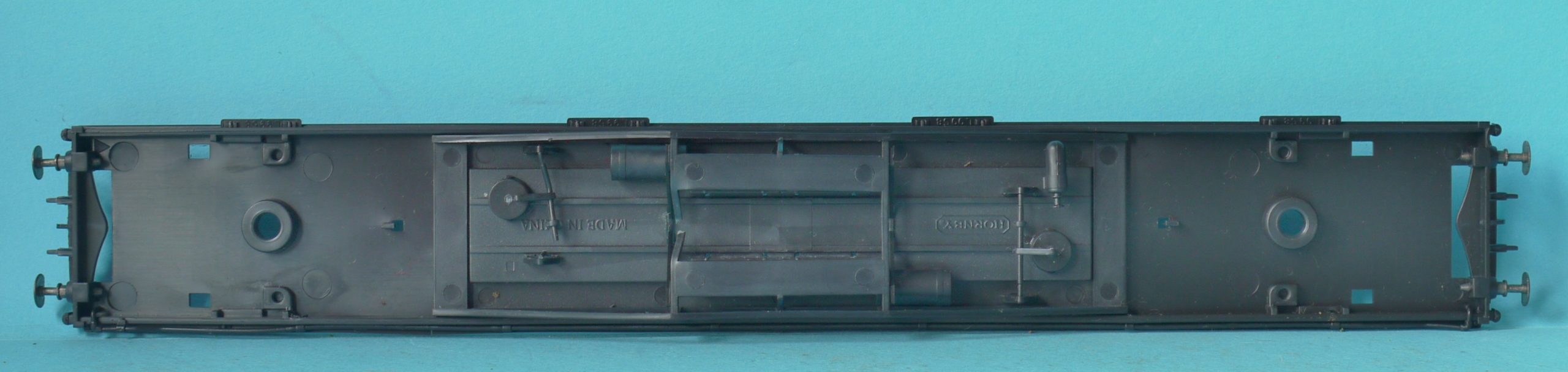 X9307 Hornby Underframe for Gresley BR 61ft Corridor 1st Class Coach *DAMAGED* - Image 8
