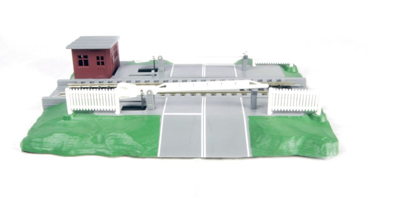 R8259 Hornby Railroad Automatic Level Crossing Brand New In Box - Image 3