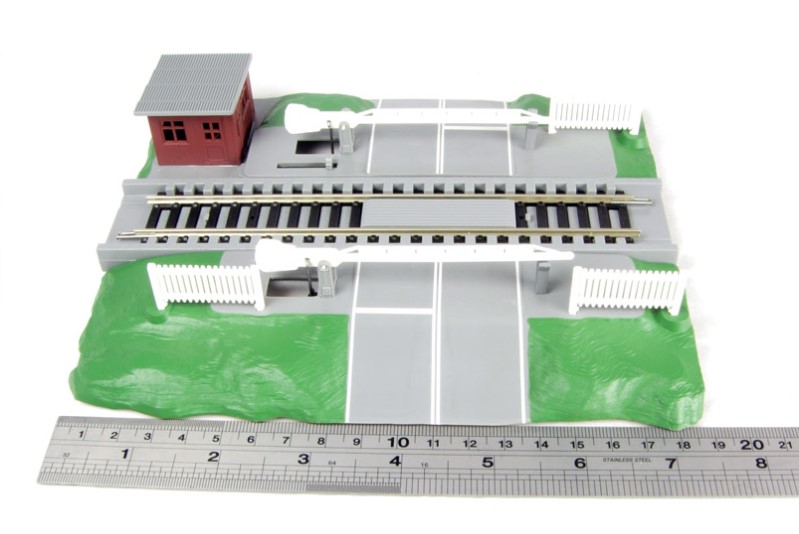 R8259 Hornby Railroad Automatic Level Crossing Brand New In Box - Image 4