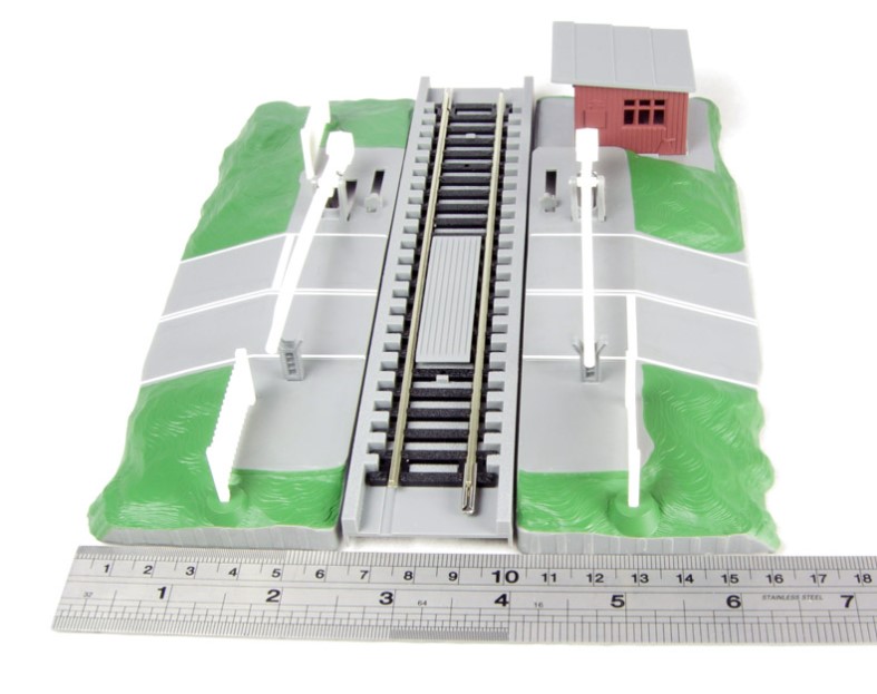 R8259 Hornby Railroad Automatic Level Crossing Brand New In Box - Image 6