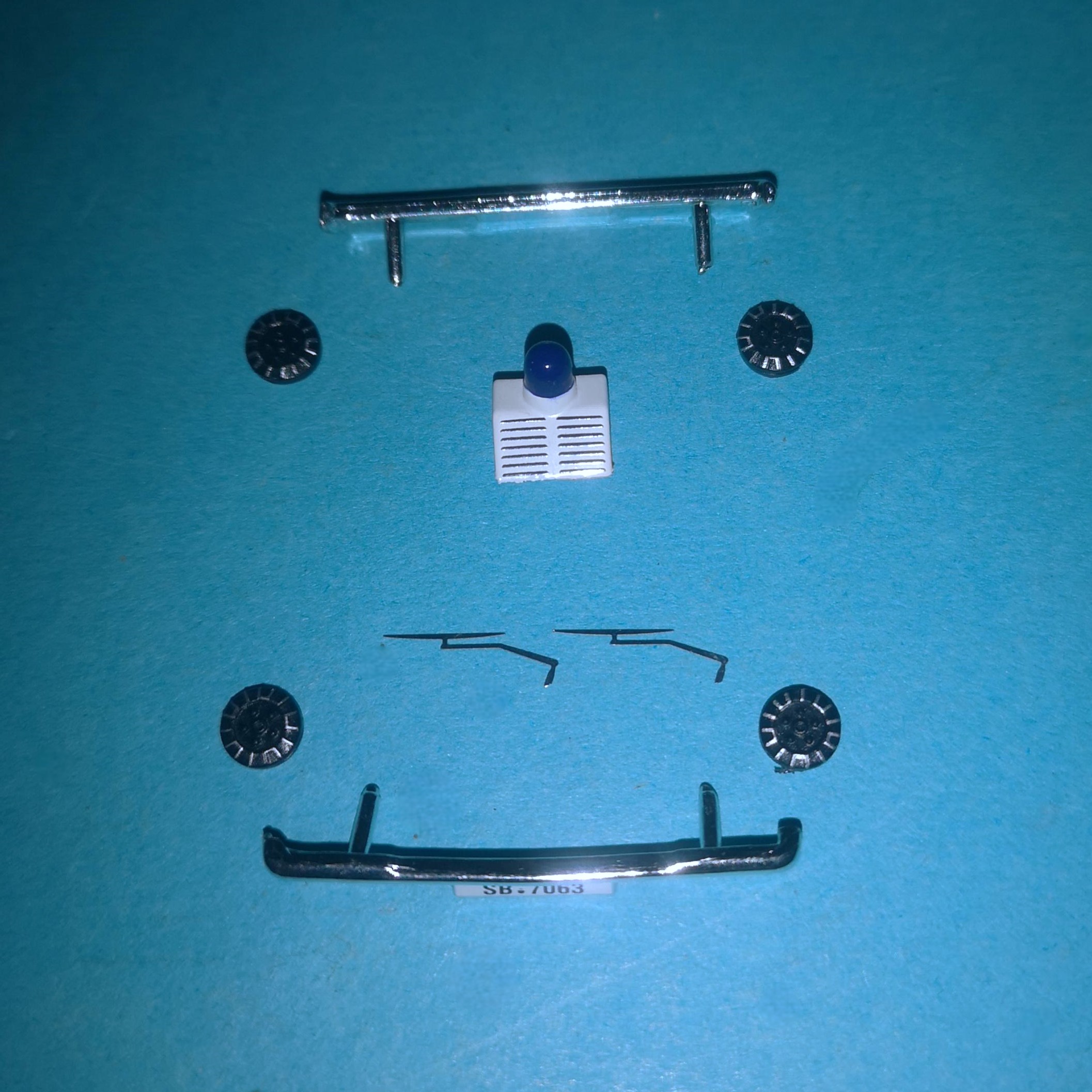 Corgi Vanguards VA05204 Ford Granada Mk1 Spare Parts Pack - German Police F3.5 - Image 3