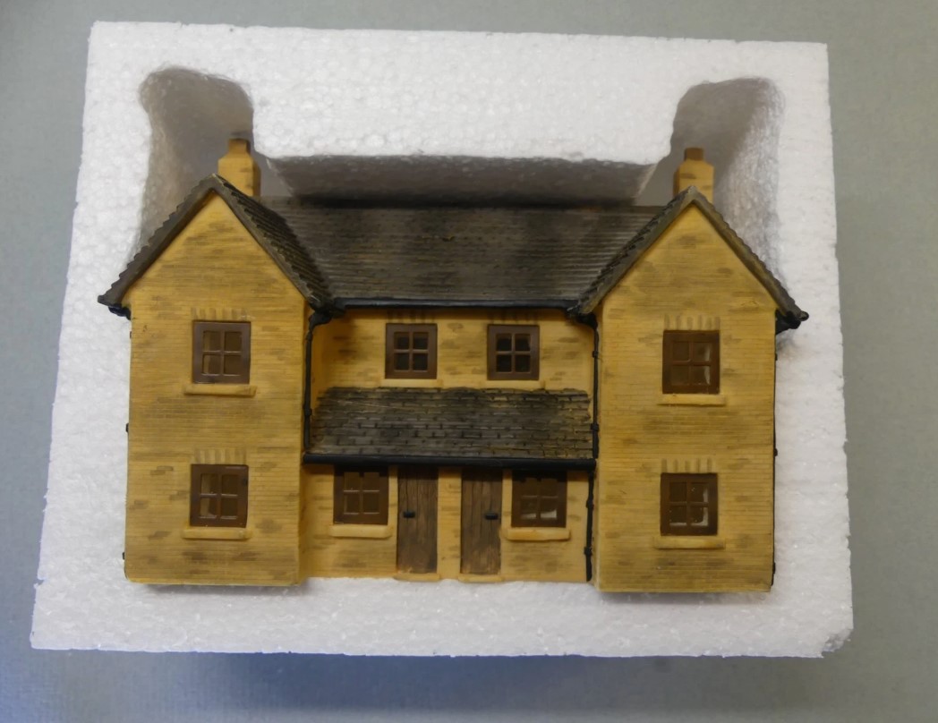 Hornby R8504 Skaledale Holly Farm Cottages OO Gauge *Brand New In Box* - Image 7