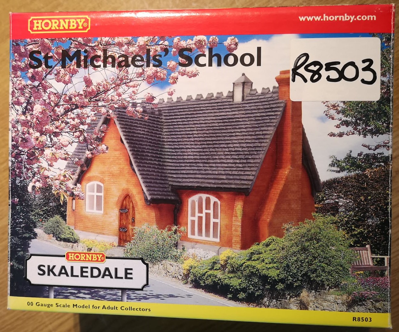 Hornby R8503 Skaledale St Michaels' School OO Gauge *Brand New In Box* - Image 9