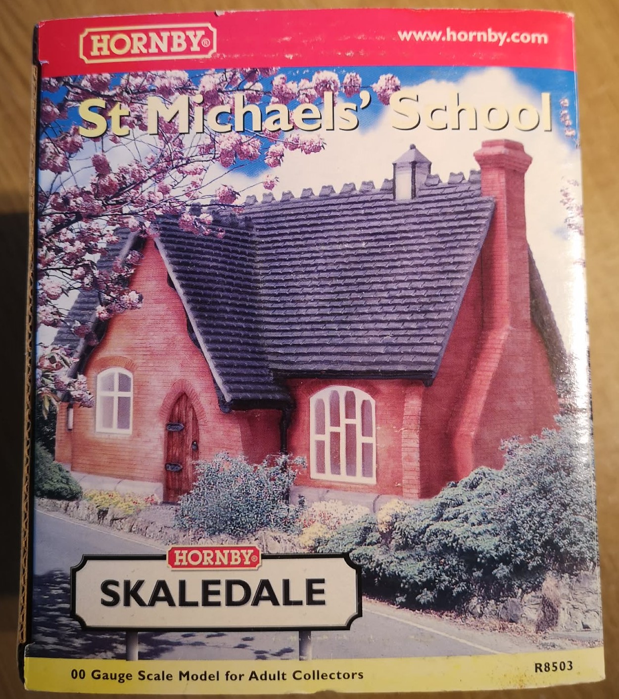 Hornby R8503 Skaledale St Michaels' School OO Gauge *Brand New In Box* - Image 11