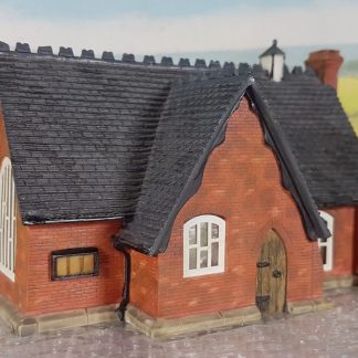 Hornby R8503 Skaledale St Michaels' School OO Gauge *Brand New In Box*