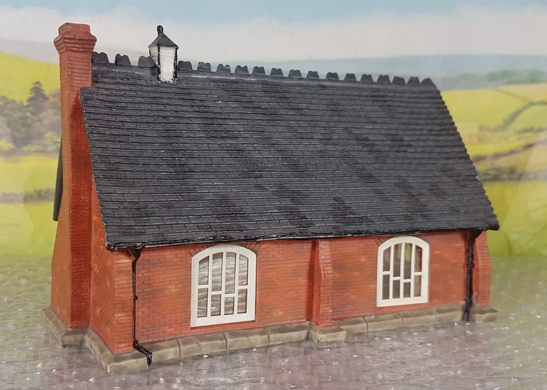 Hornby R8503 Skaledale St Michaels' School OO Gauge *Brand New In Box* - Image 3