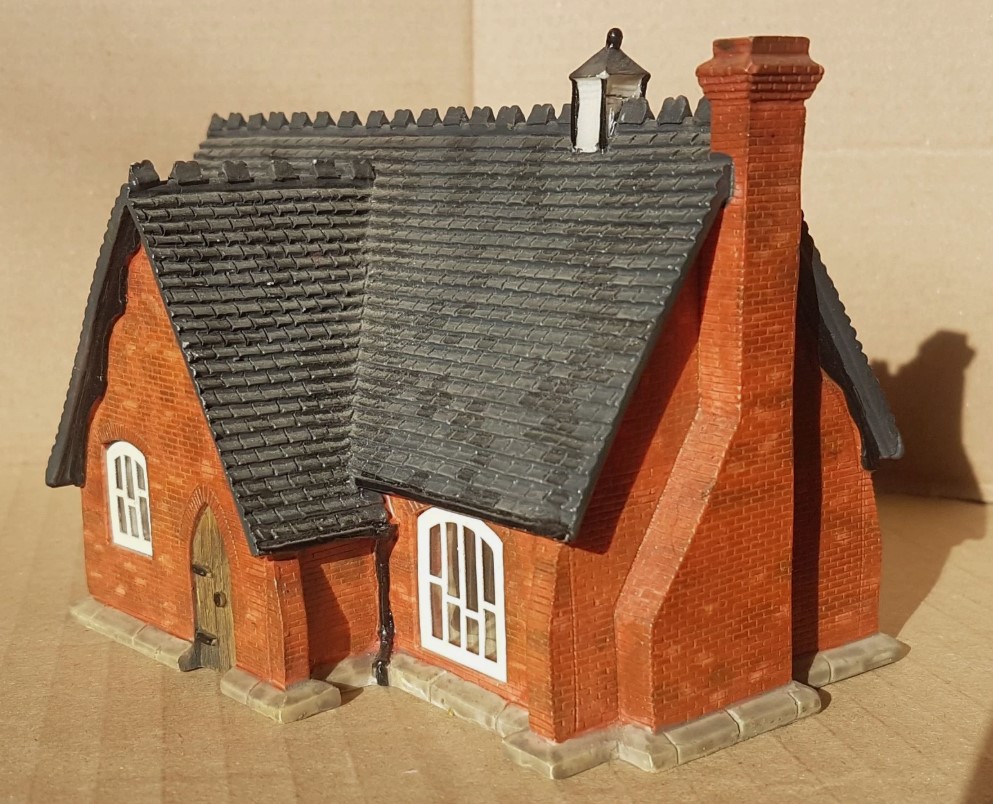 Hornby R8503 Skaledale St Michaels' School OO Gauge *Brand New In Box* - Image 8