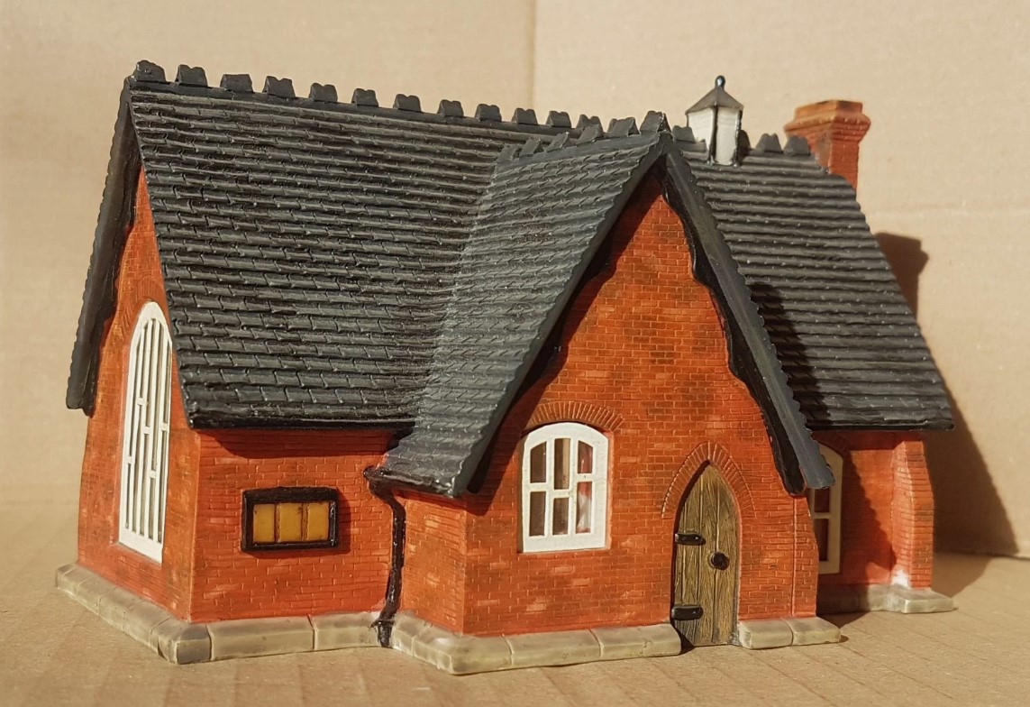 Hornby R8503 Skaledale St Michaels' School OO Gauge *Brand New In Box* - Image 5