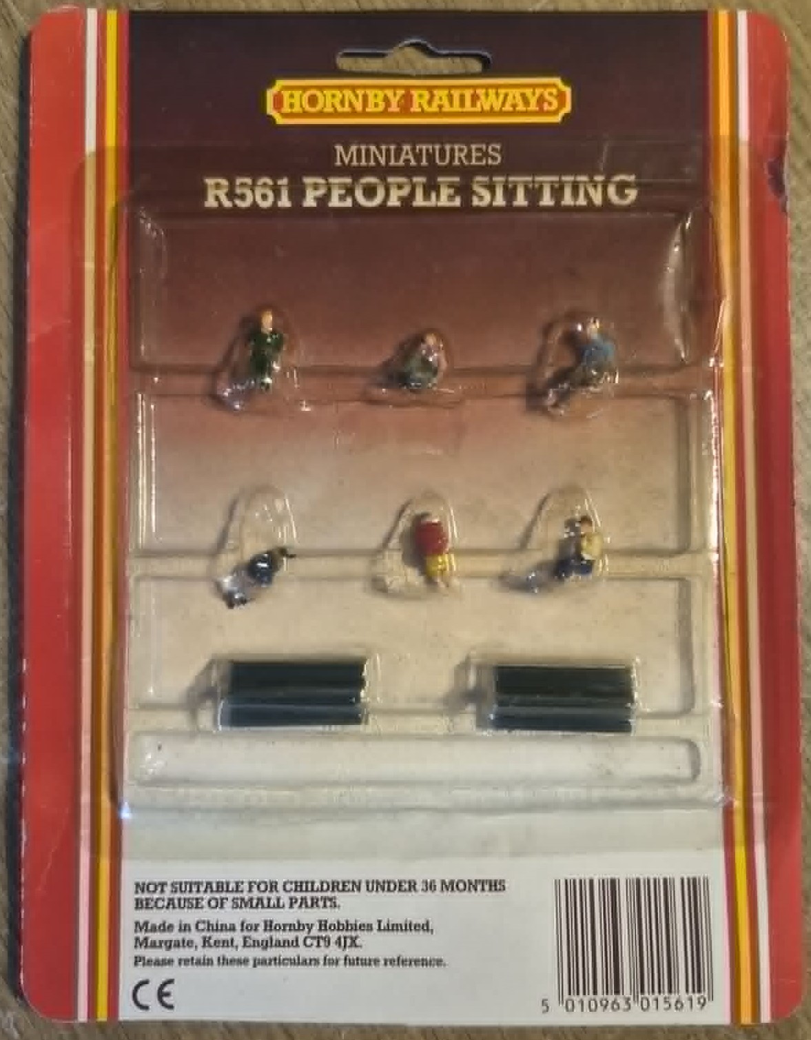 Hornby R561 OO Gauge Figures People Sitting - Scale Figurines BNIB New Old Stock - Image 3