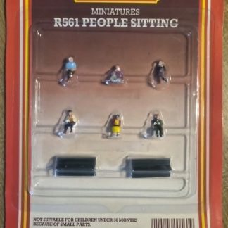 Hornby R561 OO Gauge Figures People Sitting - Scale Figurines BNIB New Old Stock